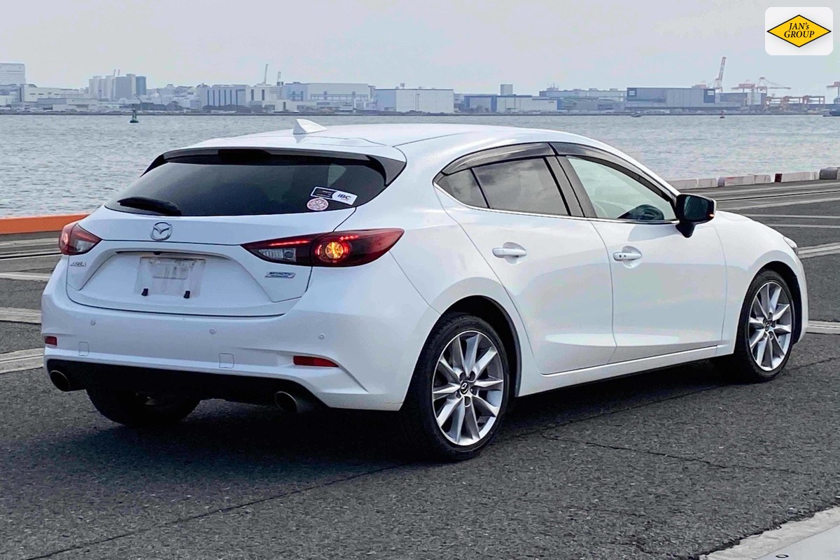 2016 Mazda Axela