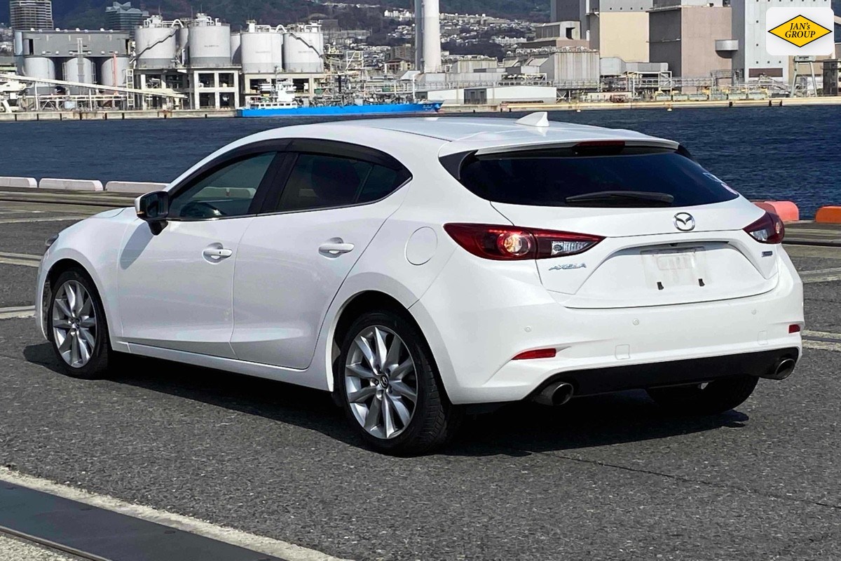 2016 Mazda Axela