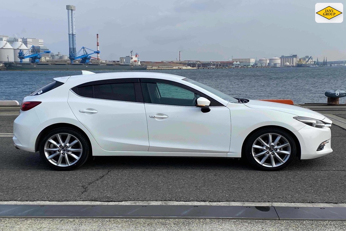 2016 Mazda Axela