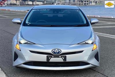 2018 Toyota Prius - Thumbnail