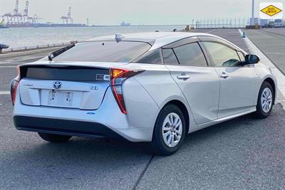 2018 Toyota Prius - Thumbnail