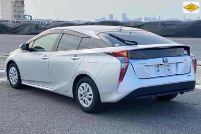 2018 Toyota Prius - Thumbnail