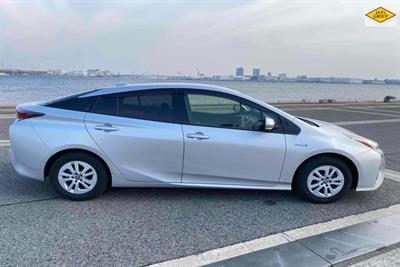 2018 Toyota Prius - Thumbnail