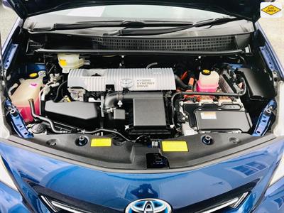 2013 Toyota Prius - Thumbnail