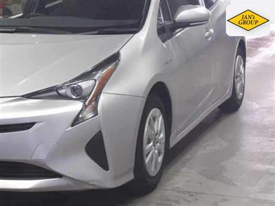 2016 Toyota Prius - Thumbnail