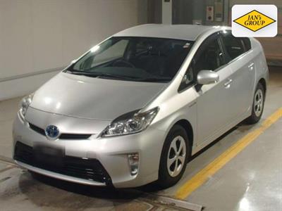 2015 Toyota Prius - Thumbnail