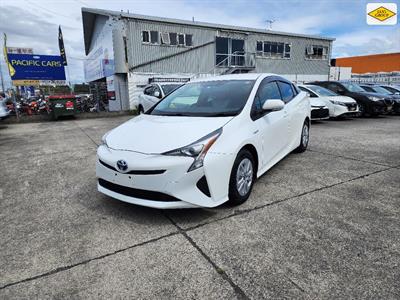 2017 Toyota Prius - Thumbnail