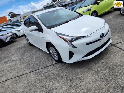 2017 Toyota Prius - Thumbnail