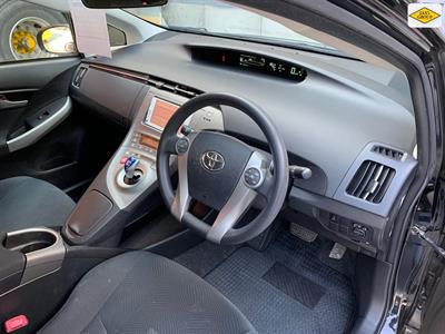 2013 Toyota Prius - Thumbnail