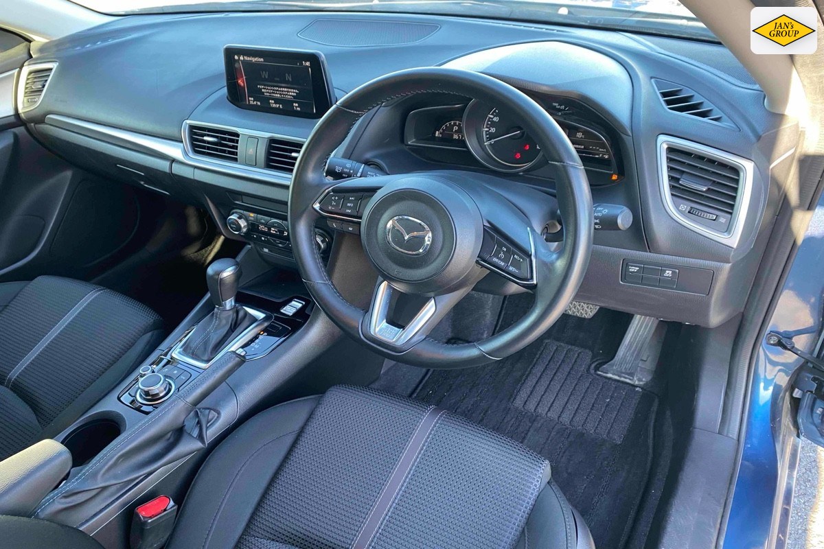 2016 Mazda Axela