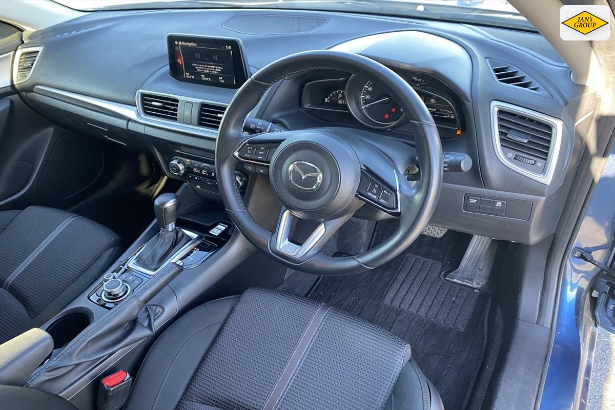 2016 Mazda Axela