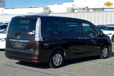 2016 Nissan Serena - Thumbnail