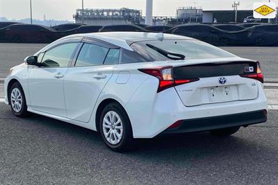 2019 Toyota Prius - Thumbnail