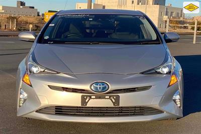 2016 Toyota Prius - Thumbnail