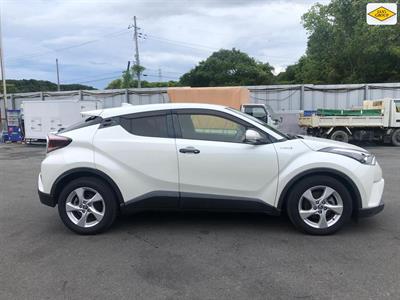 2017 Toyota C-HR - Thumbnail