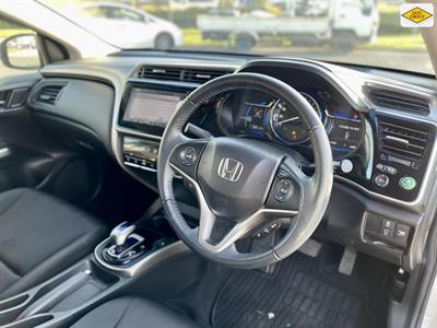 2015 Honda Grace - Thumbnail