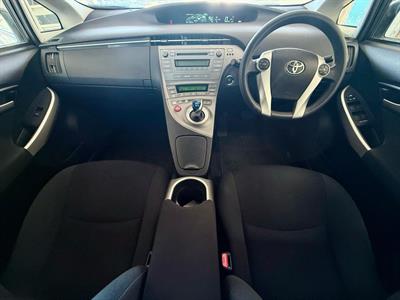 2015 Toyota Prius - Thumbnail