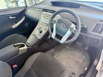 2015 Toyota Prius - Thumbnail