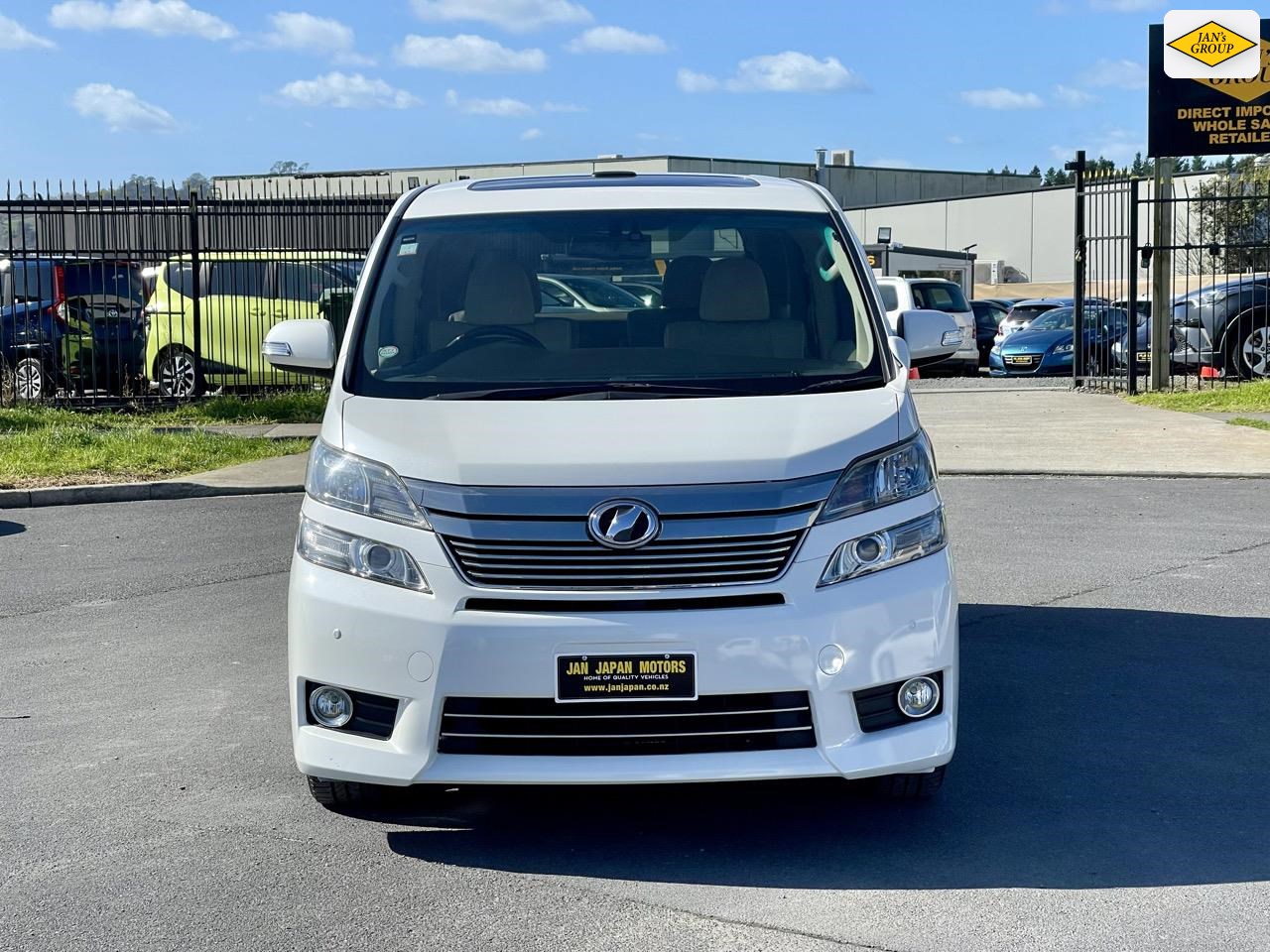 2014 Toyota Vellfire