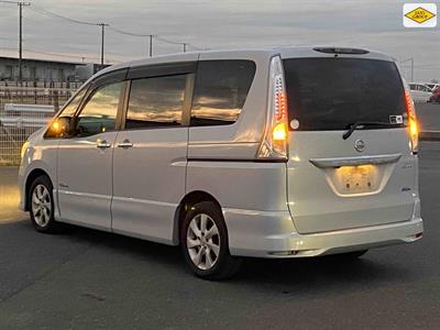 2012 Nissan Serena - Thumbnail