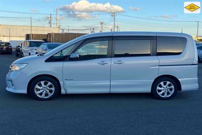 2012 Nissan Serena - Thumbnail