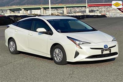 2017 Toyota Prius - Thumbnail