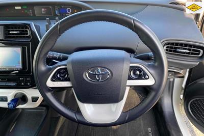 2017 Toyota Prius - Thumbnail