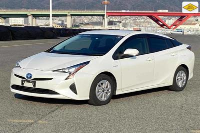 2017 Toyota Prius - Thumbnail