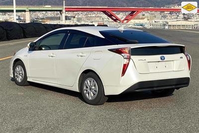 2017 Toyota Prius - Thumbnail