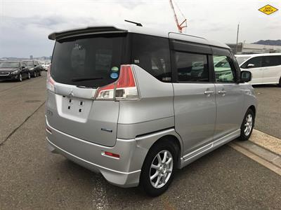 2016 Mitsubishi Delica - Thumbnail