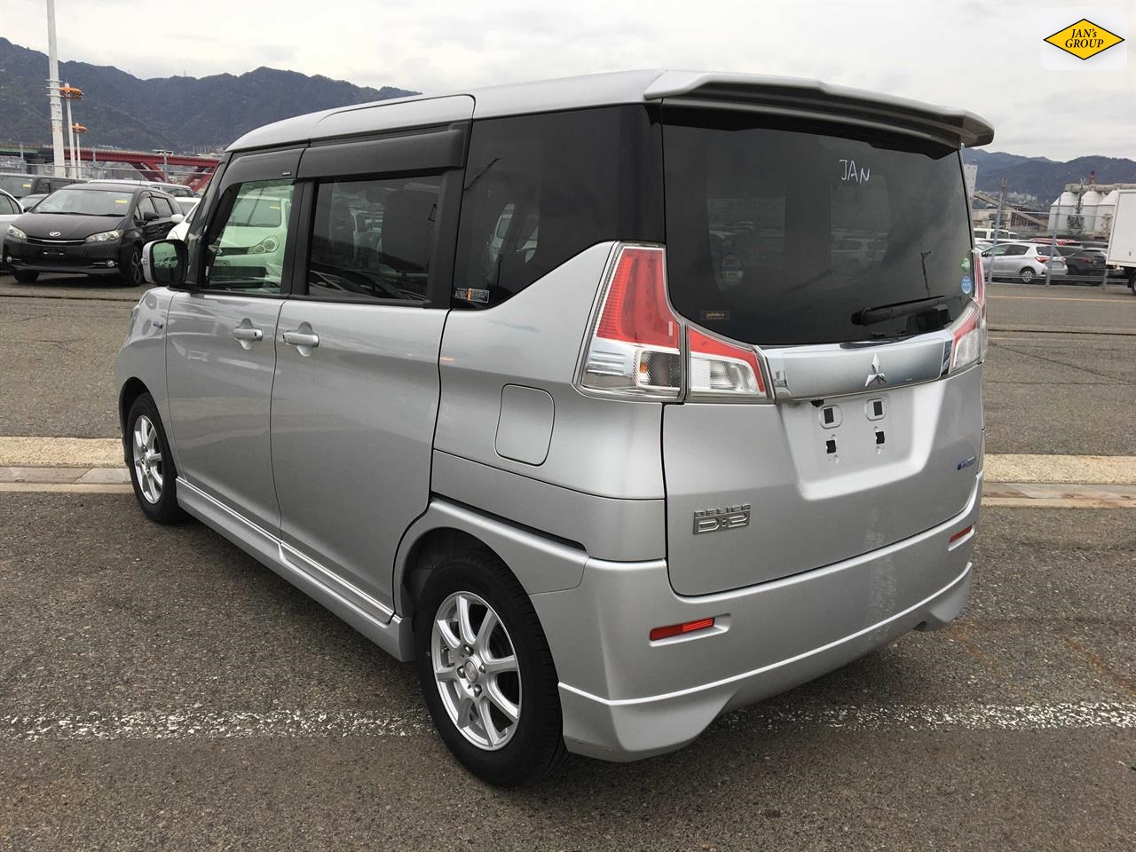 2016 Mitsubishi Delica