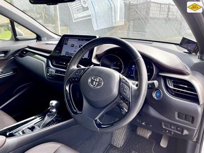 2017 Toyota C-HR - Thumbnail