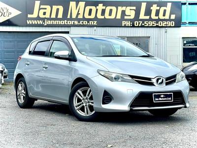 2012 Toyota Auris - Thumbnail