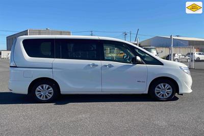 2014 Nissan Serena - Thumbnail