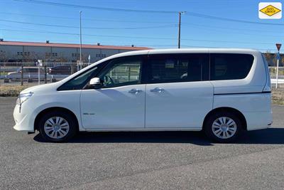 2014 Nissan Serena - Thumbnail