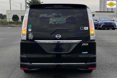 2013 Nissan Serena - Thumbnail