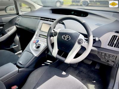 2014 Toyota Prius - Thumbnail