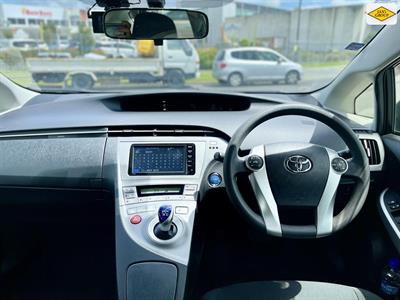 2014 Toyota Prius - Thumbnail