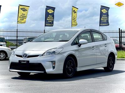 2014 Toyota Prius - Thumbnail