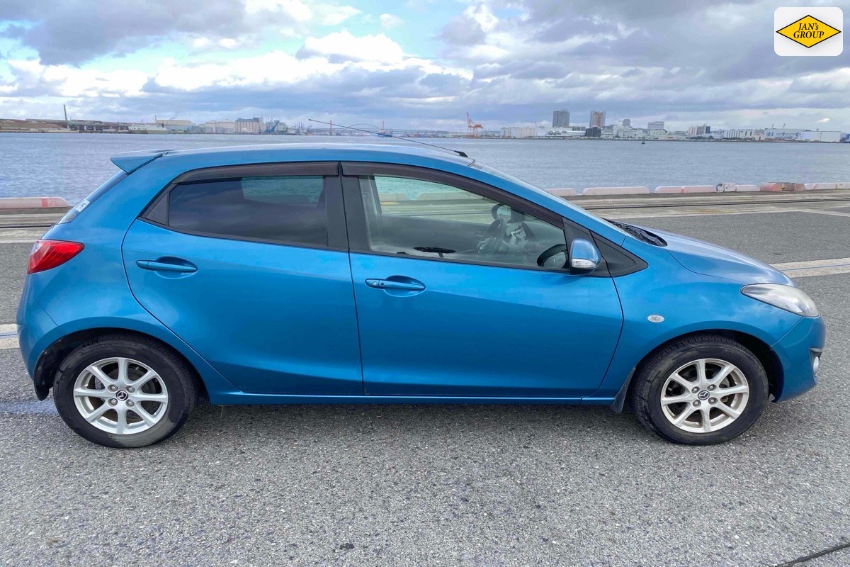 2013 Mazda Demio