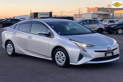 2017 Toyota Prius - Thumbnail