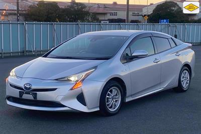 2017 Toyota Prius - Thumbnail