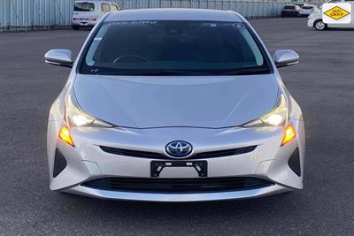 2017 Toyota Prius - Thumbnail