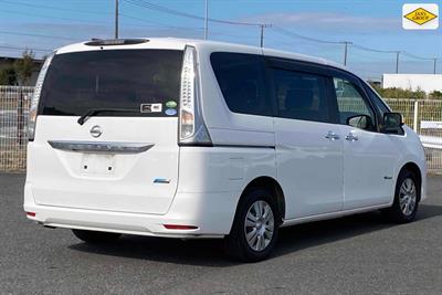 2014 Nissan Serena - Thumbnail