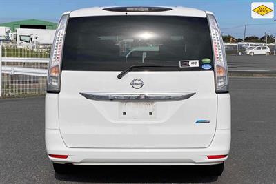 2014 Nissan Serena - Thumbnail