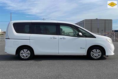 2014 Nissan Serena - Thumbnail