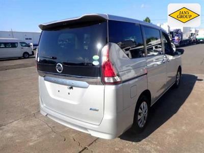 2017 Nissan Serena - Thumbnail