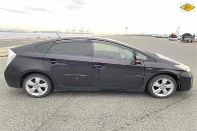 2013 Toyota Prius - Thumbnail