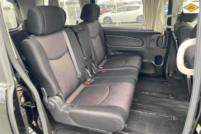 2013 Nissan Serena - Thumbnail