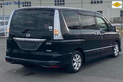 2013 Nissan Serena - Thumbnail